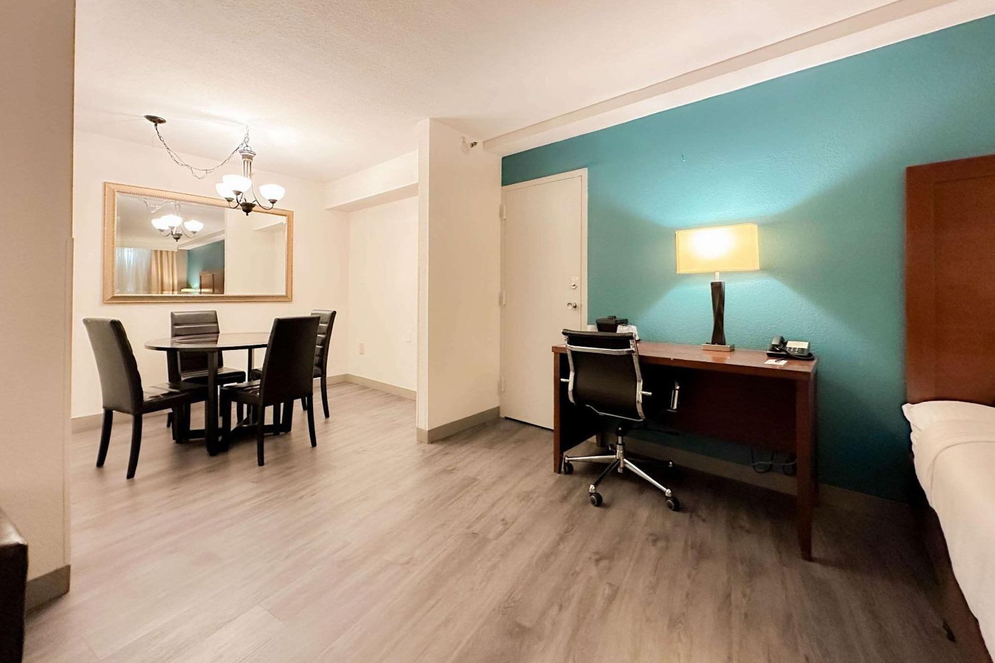 Comfort Inn & Suites Kissimmee By The Parks Four Corners Exterior foto